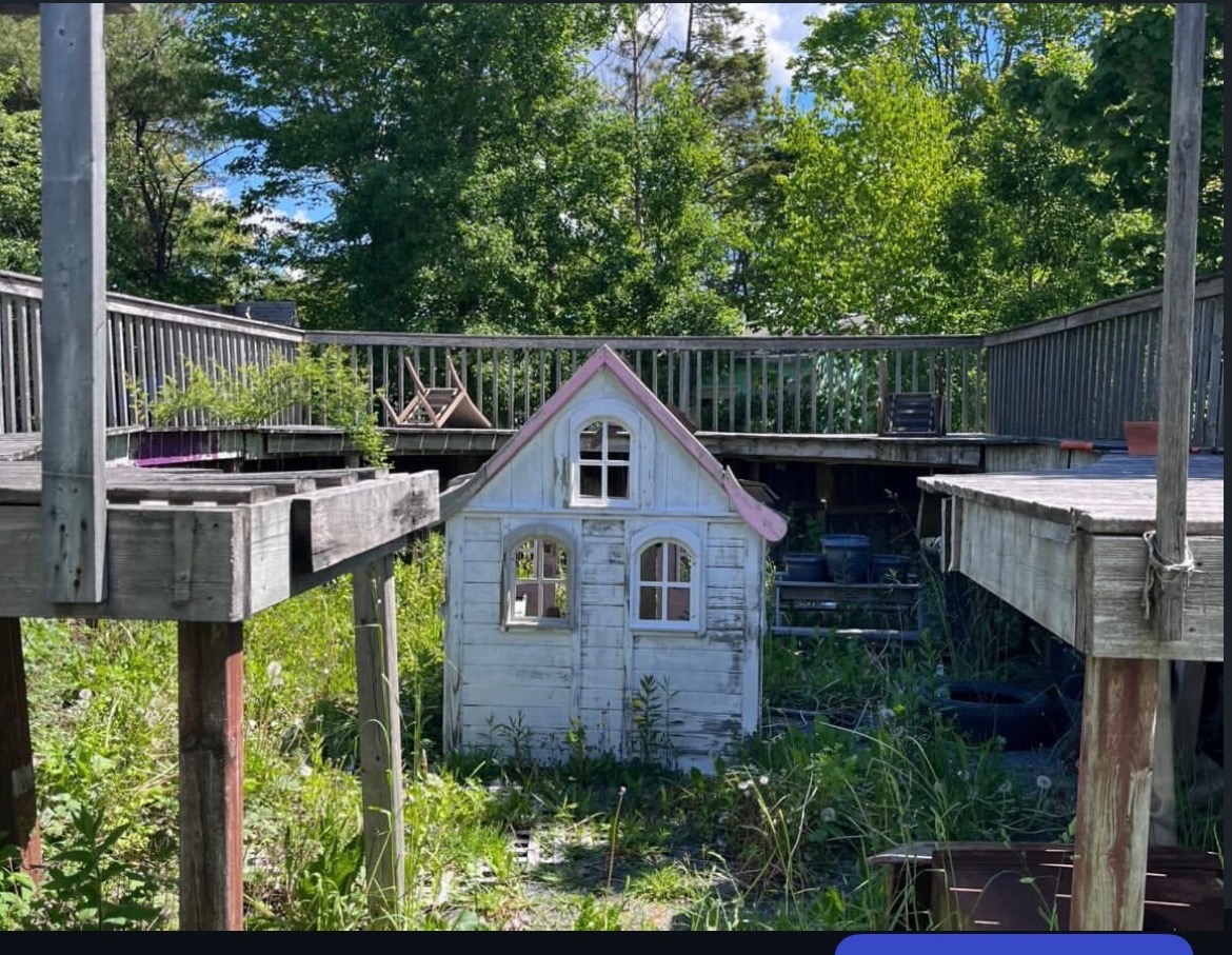 Outdoor deck